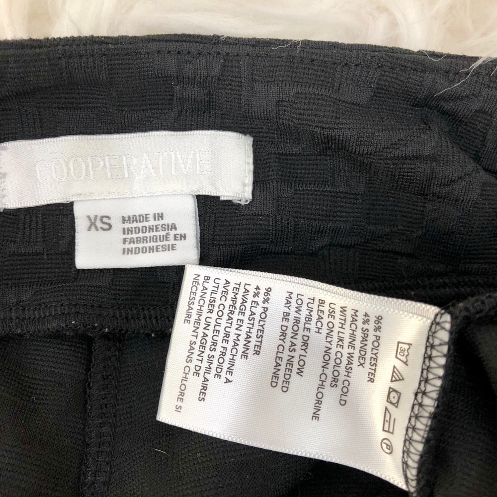 Urban Outfitters Cooperative Black Textured Shorts - Picture 4 of 4